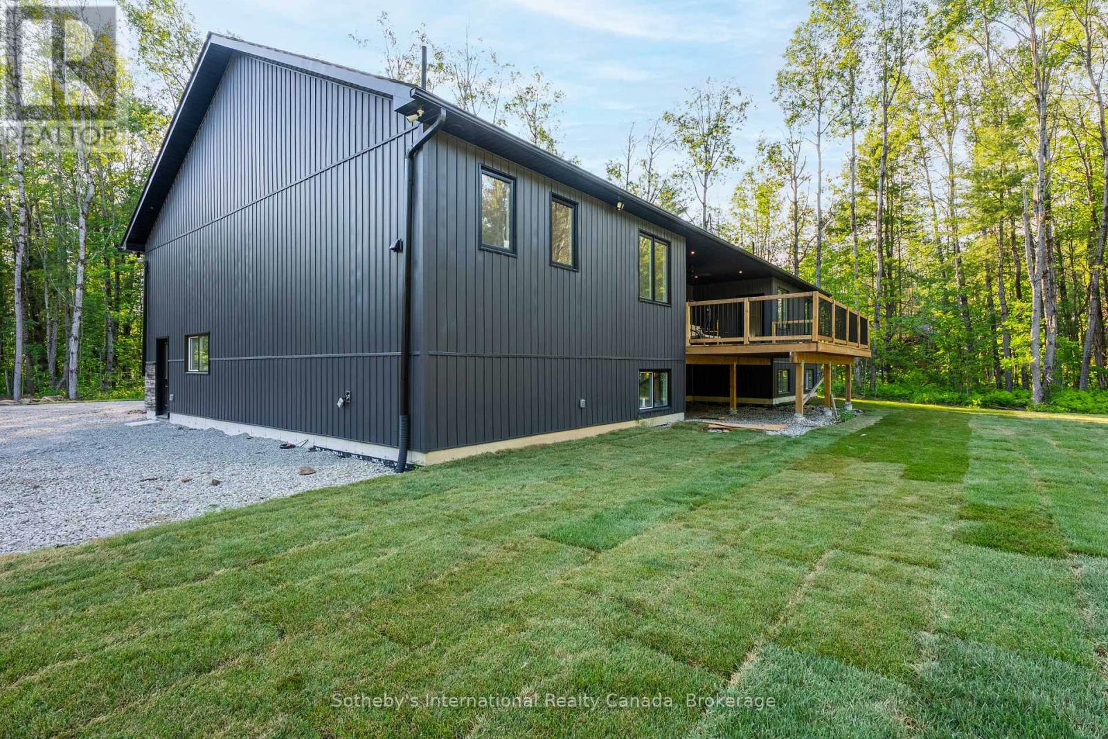 1064 Laidlaw Avenue, Gravenhurst, Ontario  L0K 2B0 - Photo 47 - X12251138