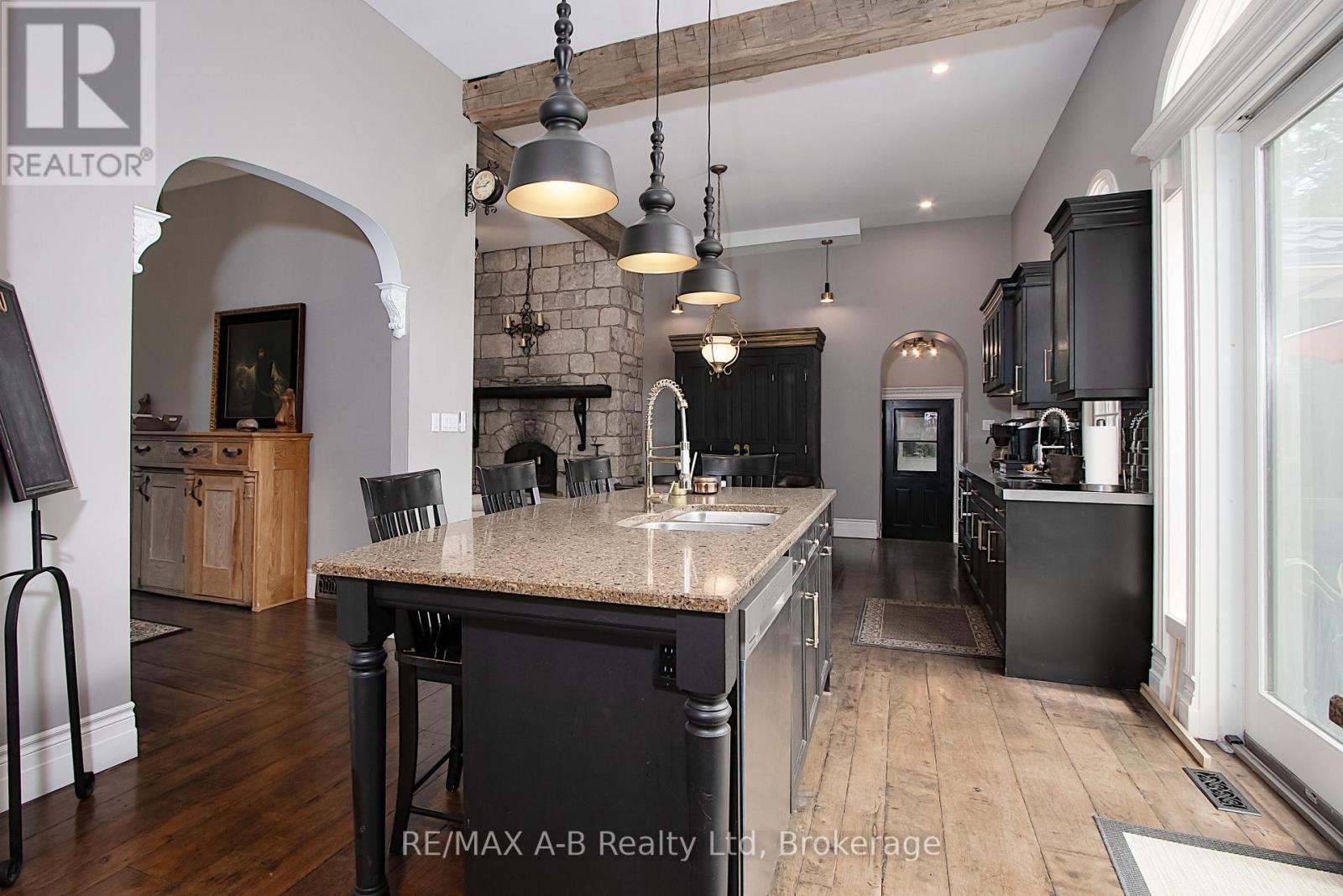 12096 Gale Road, North Middlesex, Ontario  N0M 1A0 - Photo 11 - X12251289