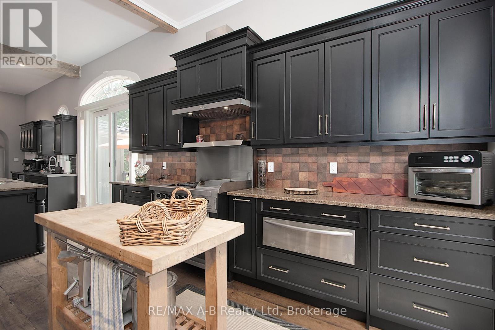 12096 Gale Road, North Middlesex, Ontario  N0M 1A0 - Photo 14 - X12251289