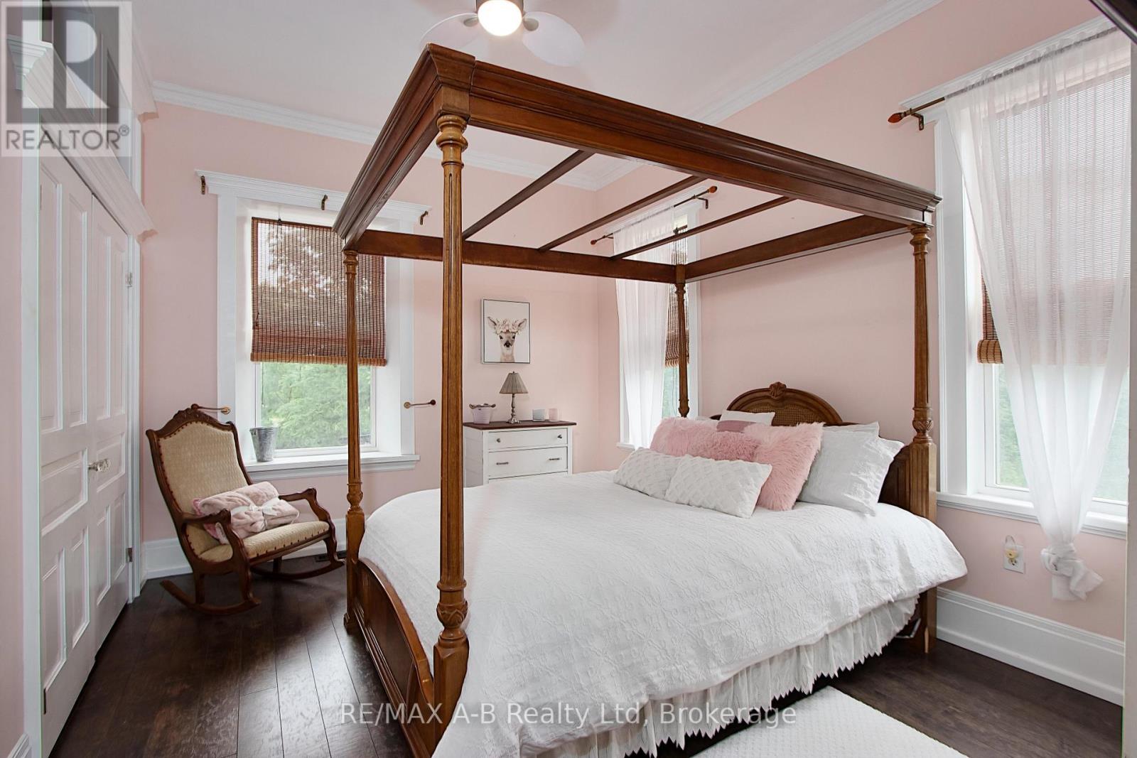 12096 Gale Road, North Middlesex, Ontario  N0M 1A0 - Photo 27 - X12251289