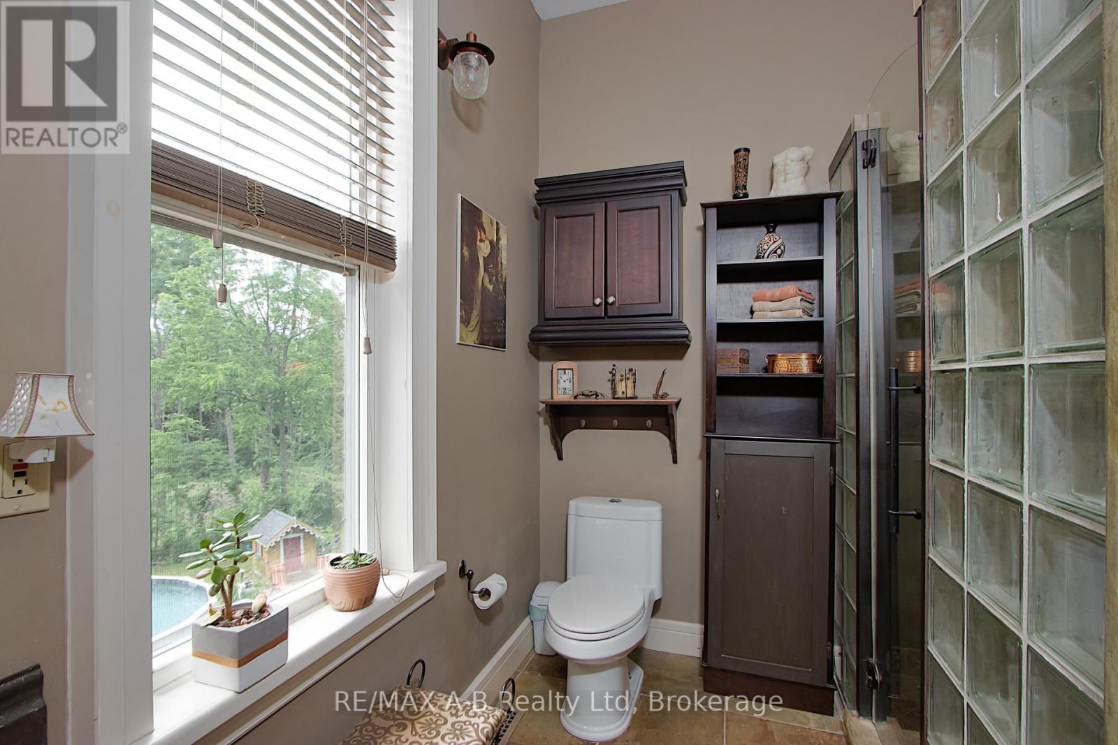 12096 Gale Road, North Middlesex, Ontario  N0M 1A0 - Photo 30 - X12251289