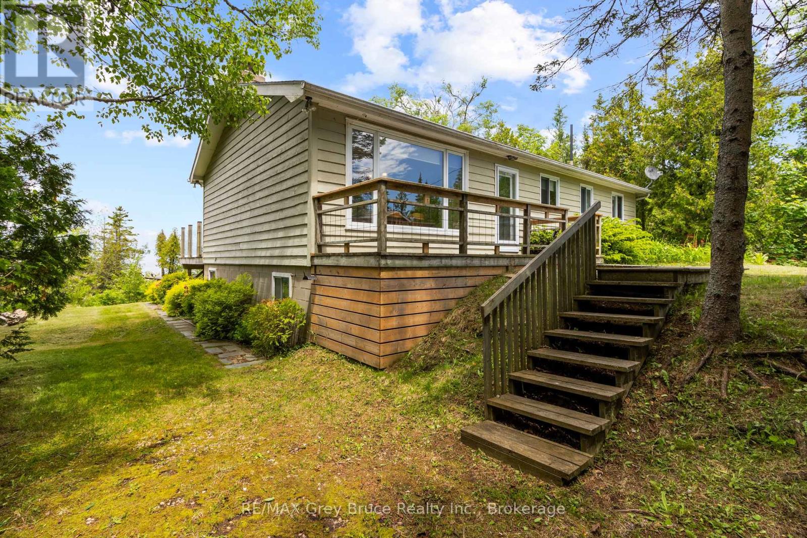 54 Zorra Drive, Northern Bruce Peninsula, Ontario  N0H 2R0 - Photo 10 - X12251305