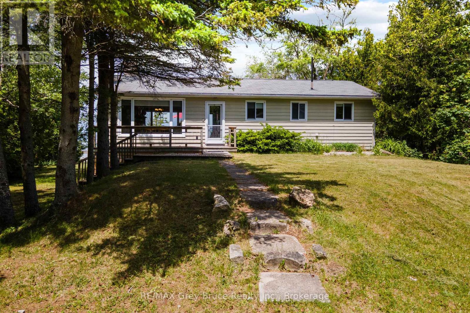 54 Zorra Drive, Northern Bruce Peninsula, Ontario  N0H 2R0 - Photo 9 - X12251305