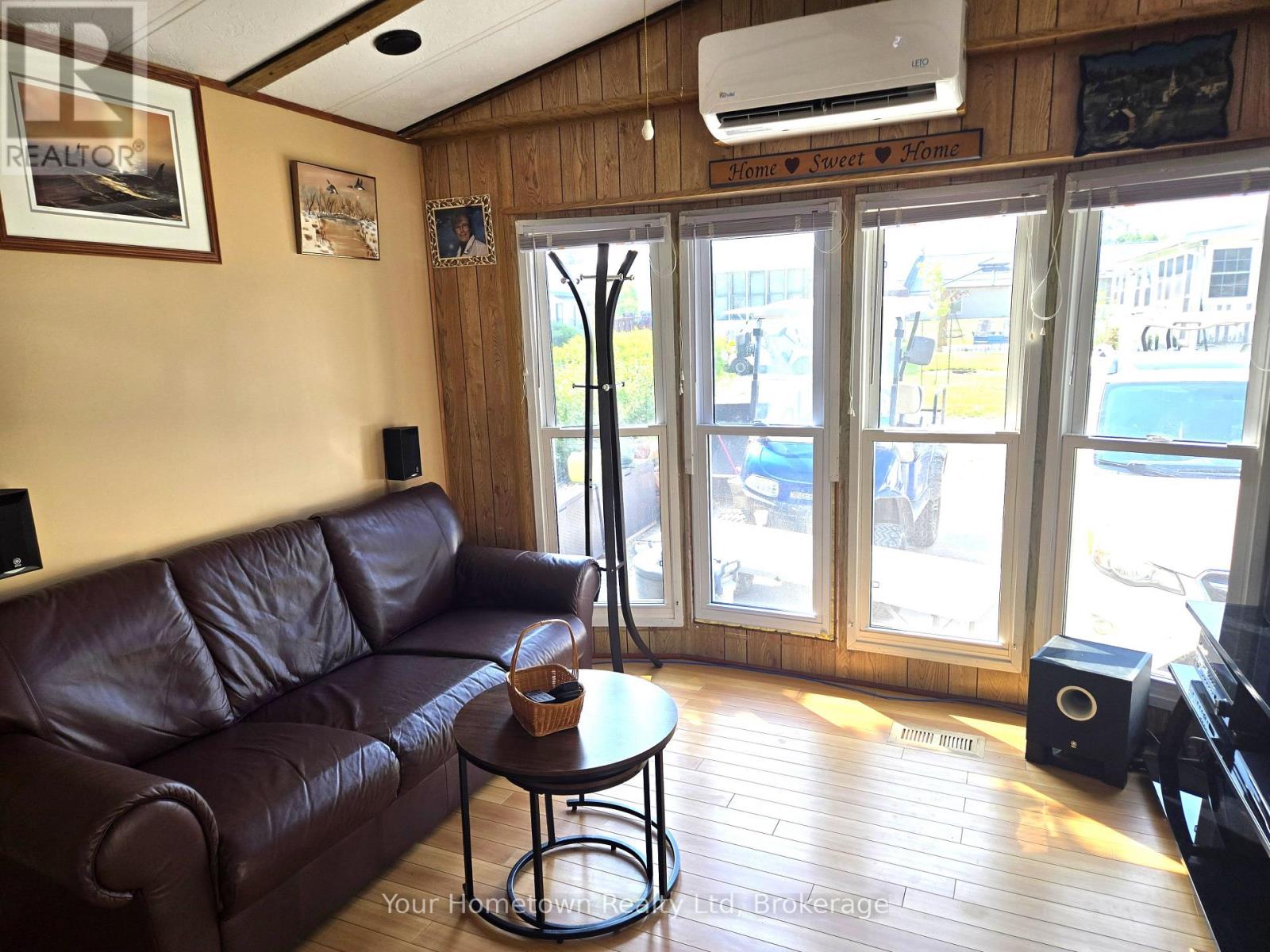 196 Beach Road, Centre Wellington, Ontario  N1M 2W5 - Photo 4 - X12251330