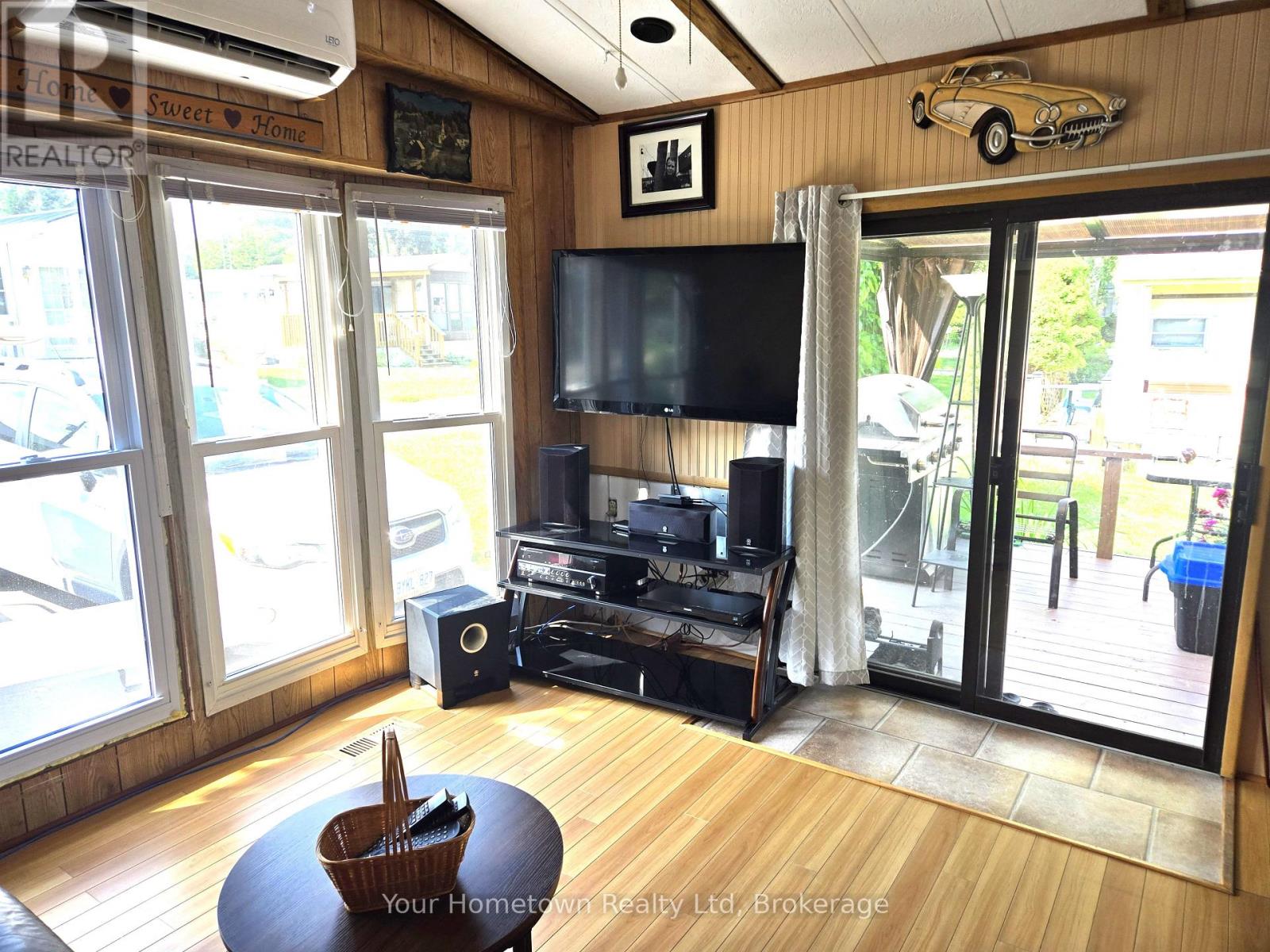 196 Beach Road, Centre Wellington, Ontario  N1M 2W5 - Photo 5 - X12251330