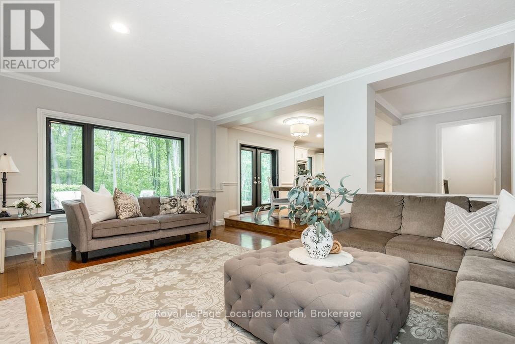 18 Mills Circle, Springwater, Ontario  L0L 1X0 - Photo 25 - S12251574