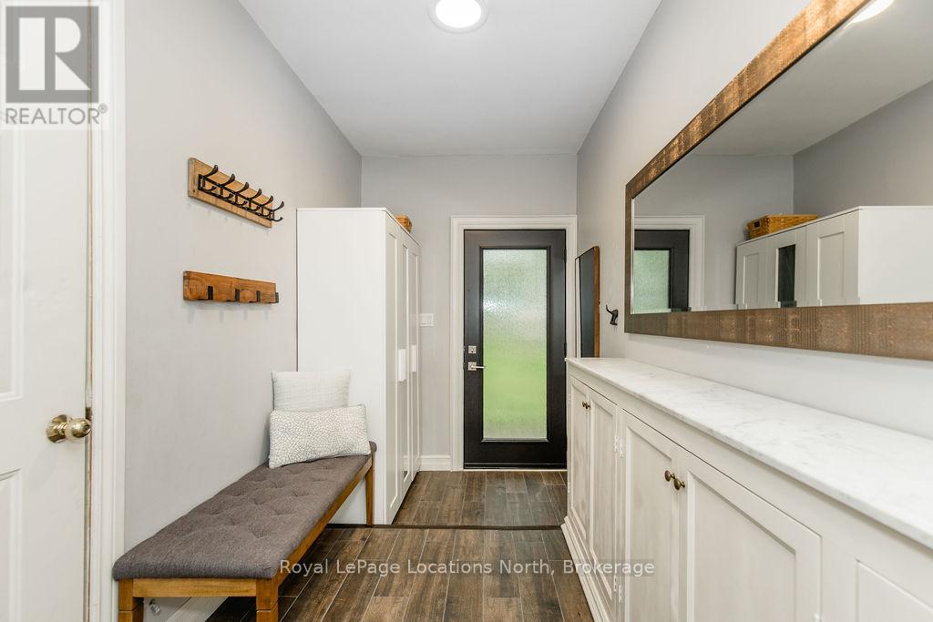 18 Mills Circle, Springwater, Ontario  L0L 1X0 - Photo 27 - S12251574