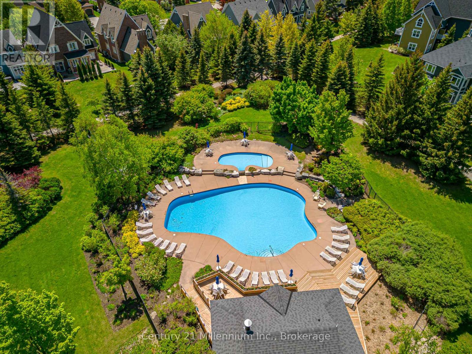 120 - 184 Snowbridge Way, Blue Mountains, Ontario  L9Y 3Z2 - Photo 2 - X12251952