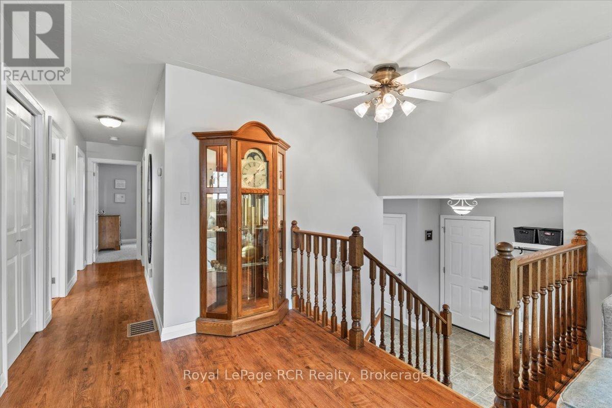 698 15th Street Close, Hanover, Ontario  N4N 3L8 - Photo 13 - X12251963