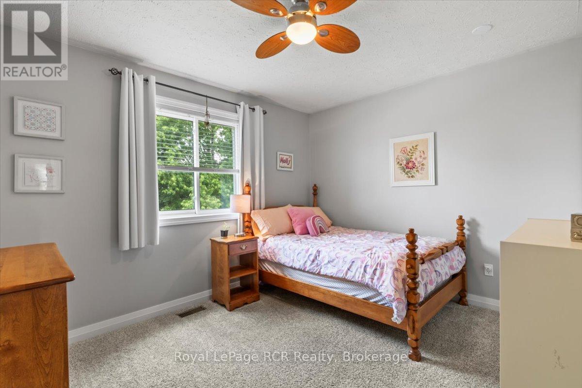 698 15th Street Close, Hanover, Ontario  N4N 3L8 - Photo 14 - X12251963