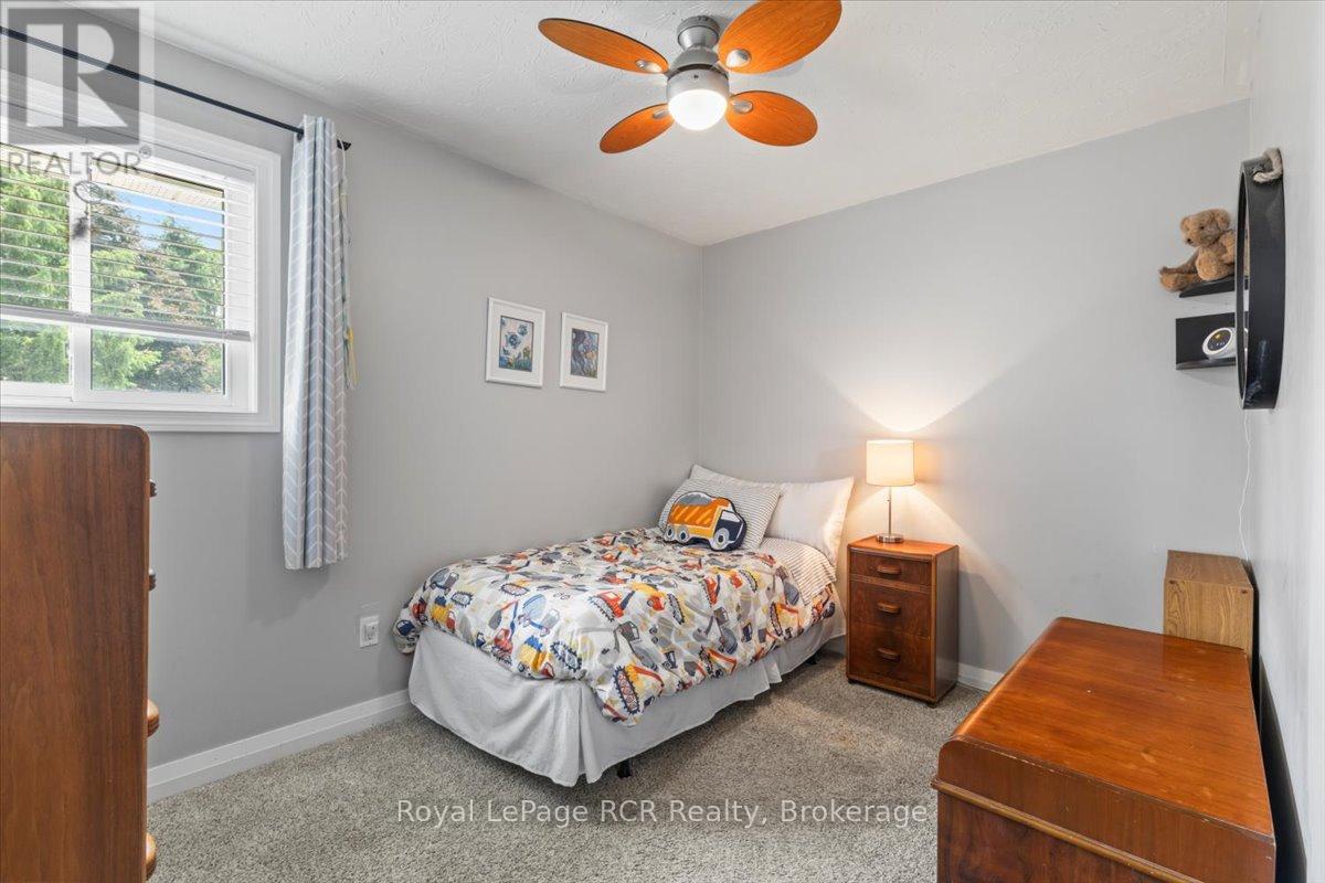698 15th Street Close, Hanover, Ontario  N4N 3L8 - Photo 16 - X12251963