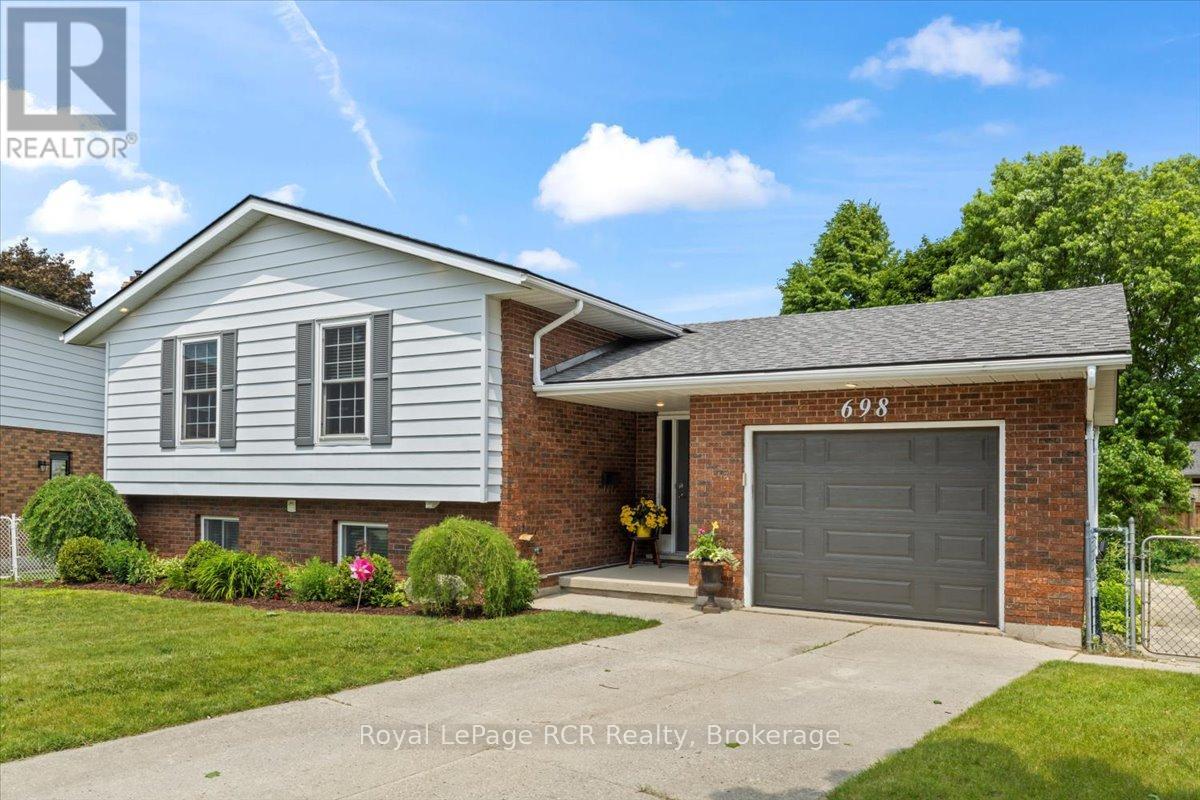 698 15th Street Close, Hanover, Ontario  N4N 3L8 - Photo 2 - X12251963