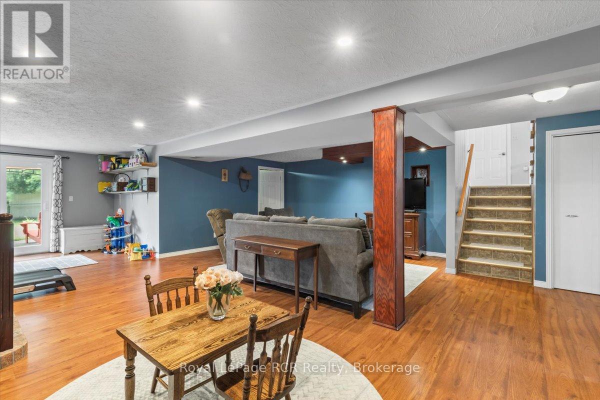 698 15th Street Close, Hanover, Ontario  N4N 3L8 - Photo 20 - X12251963