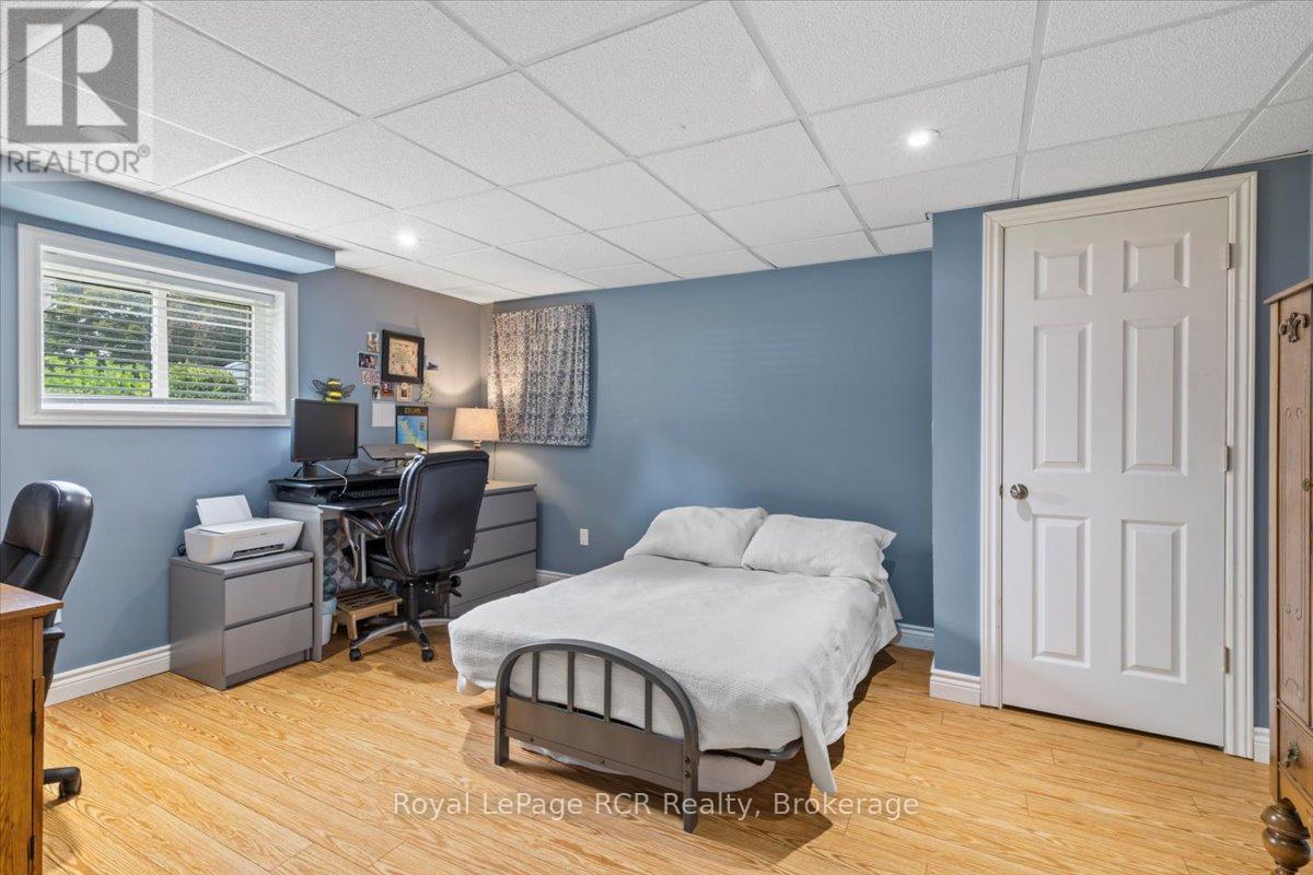 698 15th Street Close, Hanover, Ontario  N4N 3L8 - Photo 23 - X12251963