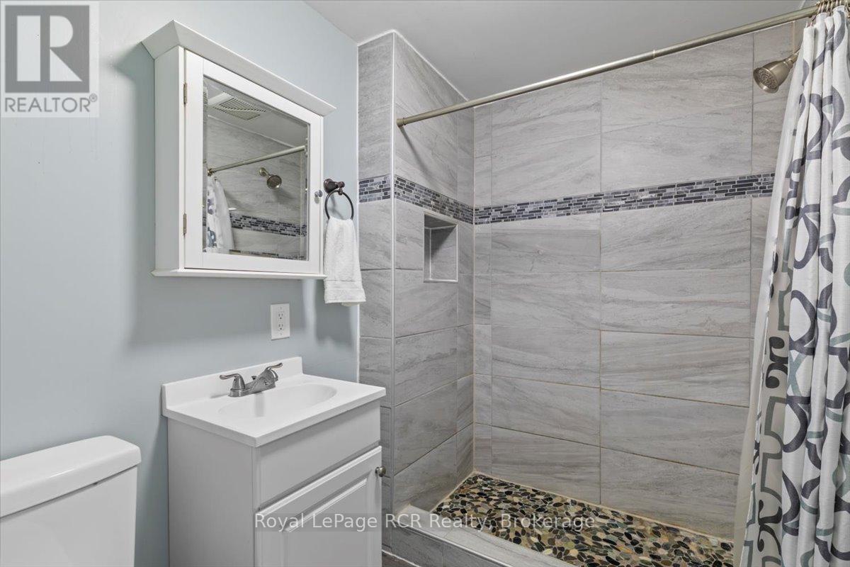 698 15th Street Close, Hanover, Ontario  N4N 3L8 - Photo 24 - X12251963