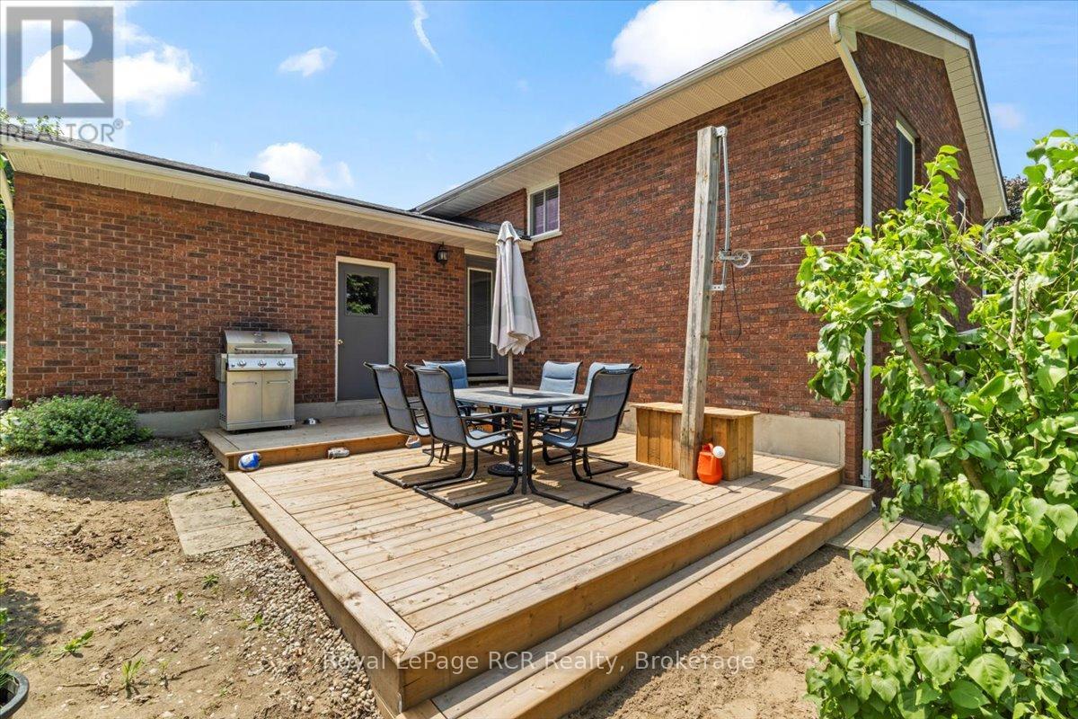 698 15th Street Close, Hanover, Ontario  N4N 3L8 - Photo 28 - X12251963