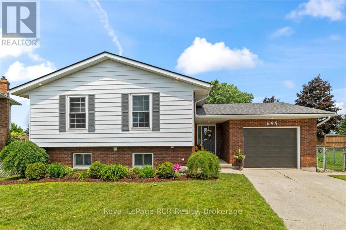 698 15th Street Close, Hanover, Ontario  N4N 3L8 - Photo 3 - X12251963