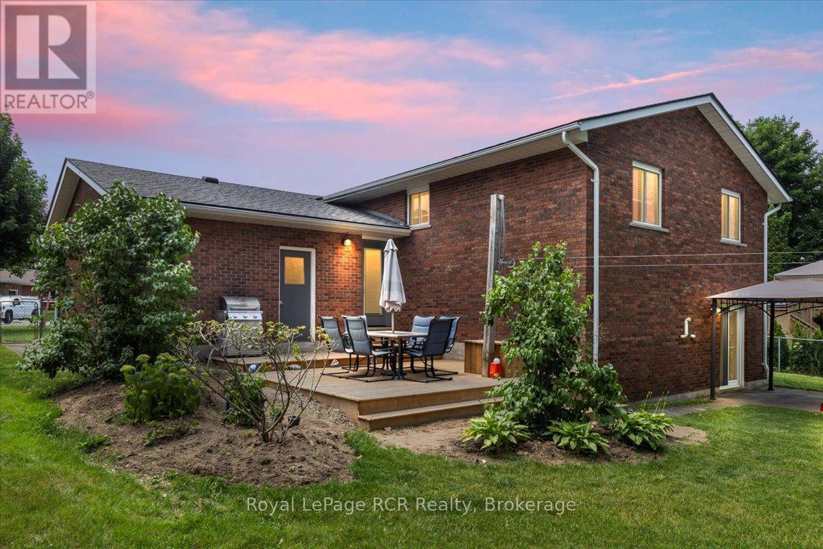 698 15th Street Close, Hanover, Ontario  N4N 3L8 - Photo 31 - X12251963