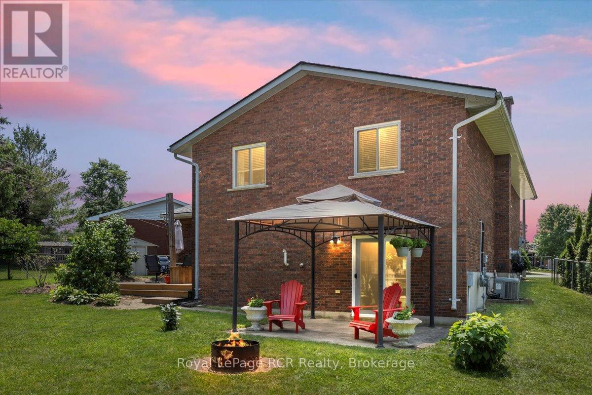 698 15th Street Close, Hanover, Ontario  N4N 3L8 - Photo 32 - X12251963