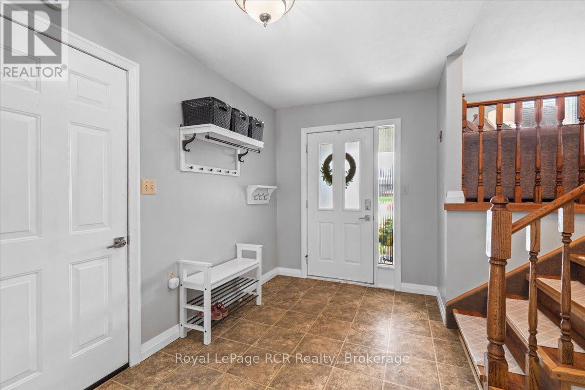 698 15th Street Close, Hanover, Ontario  N4N 3L8 - Photo 4 - X12251963
