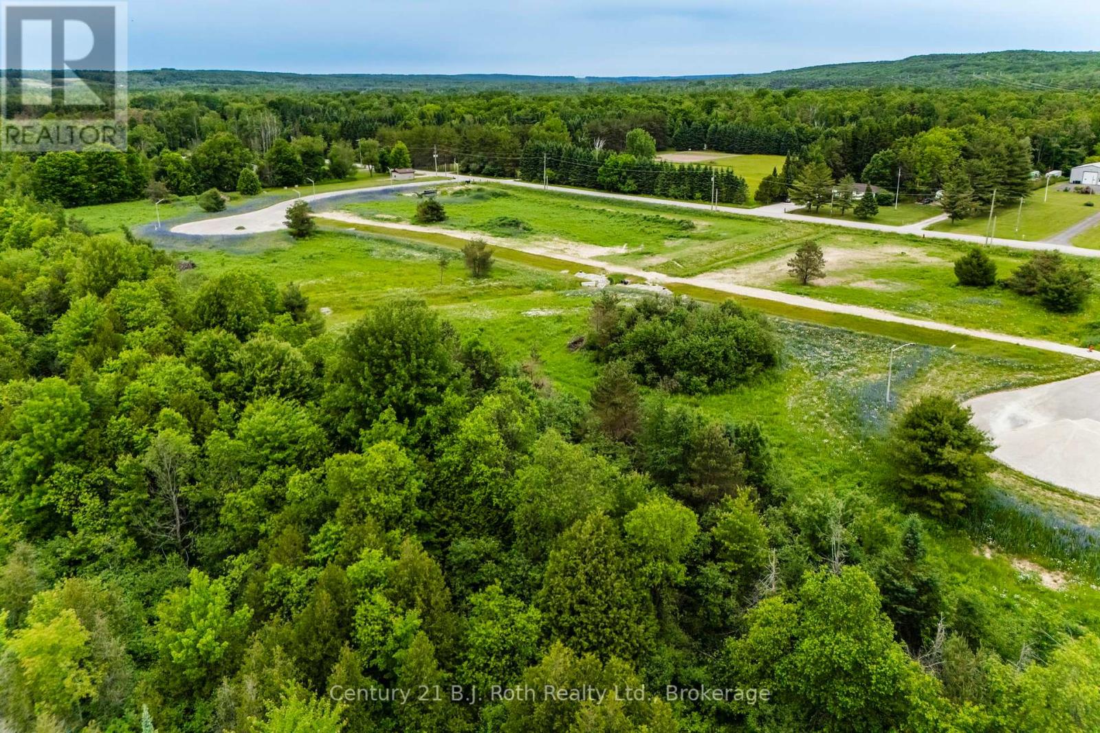 4 Rumble Court, Springwater, Ontario  L0L 1V0 - Photo 5 - S12251995