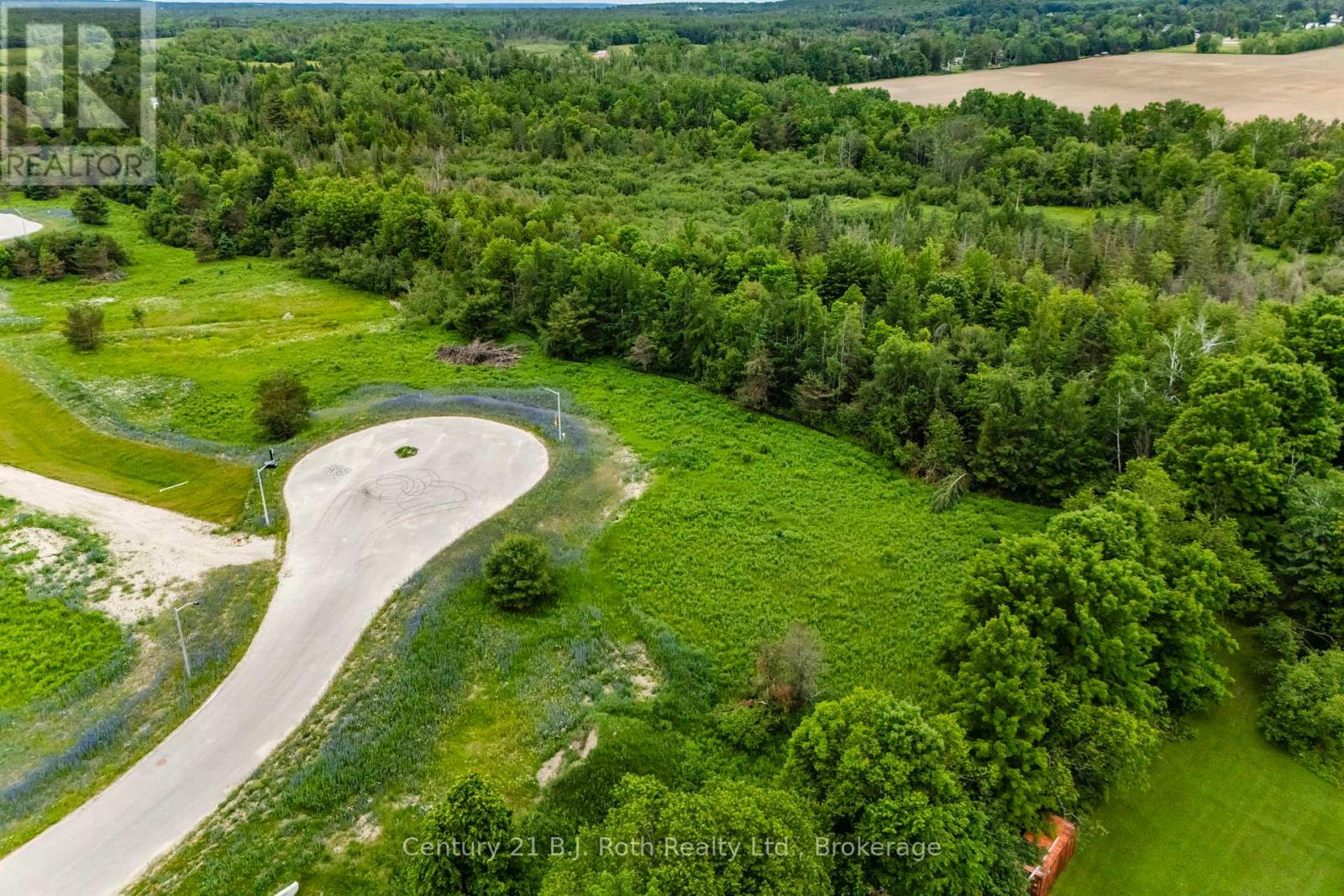 14 Greenlaw Court, Springwater, Ontario  L0L 1V0 - Photo 4 - S12251997
