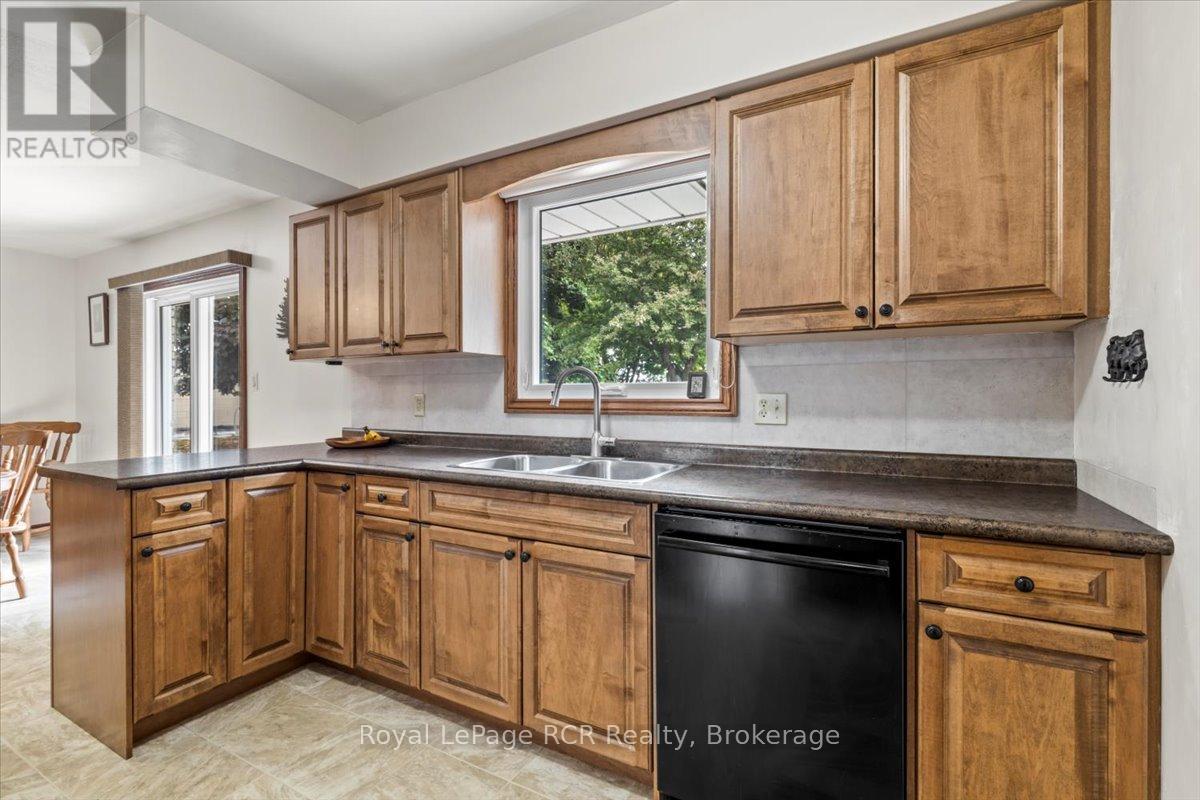 161 6th Avenue, Hanover, Ontario  N4N 2E3 - Photo 10 - X12252024