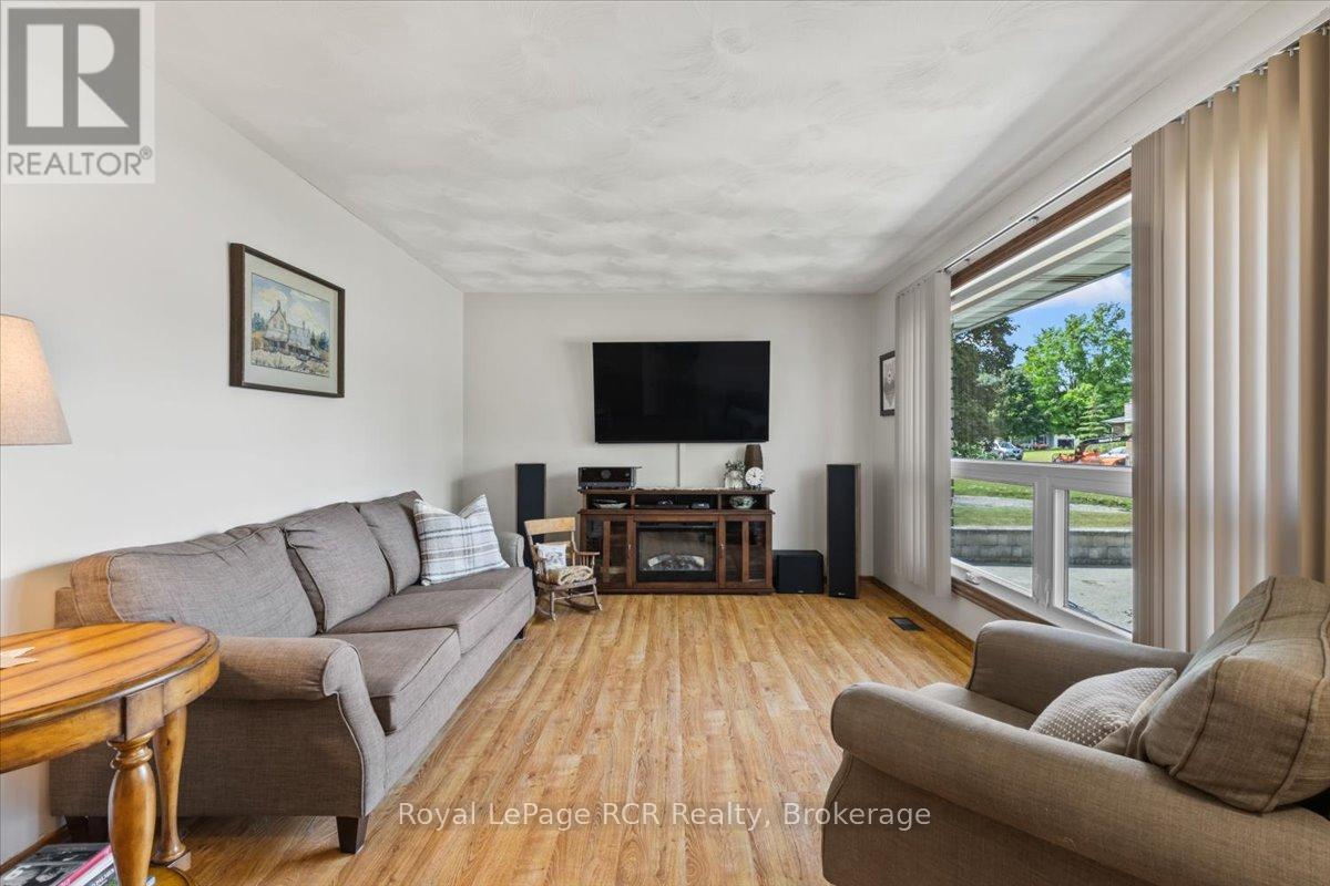 161 6th Avenue, Hanover, Ontario  N4N 2E3 - Photo 6 - X12252024
