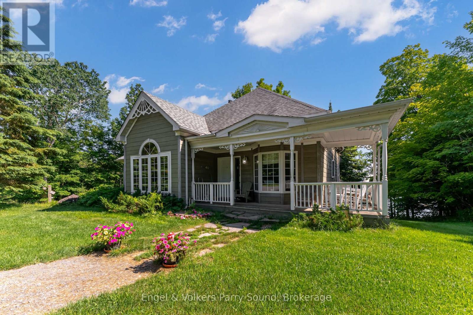 37 LIZZIES LANE, McKellar, Ontario