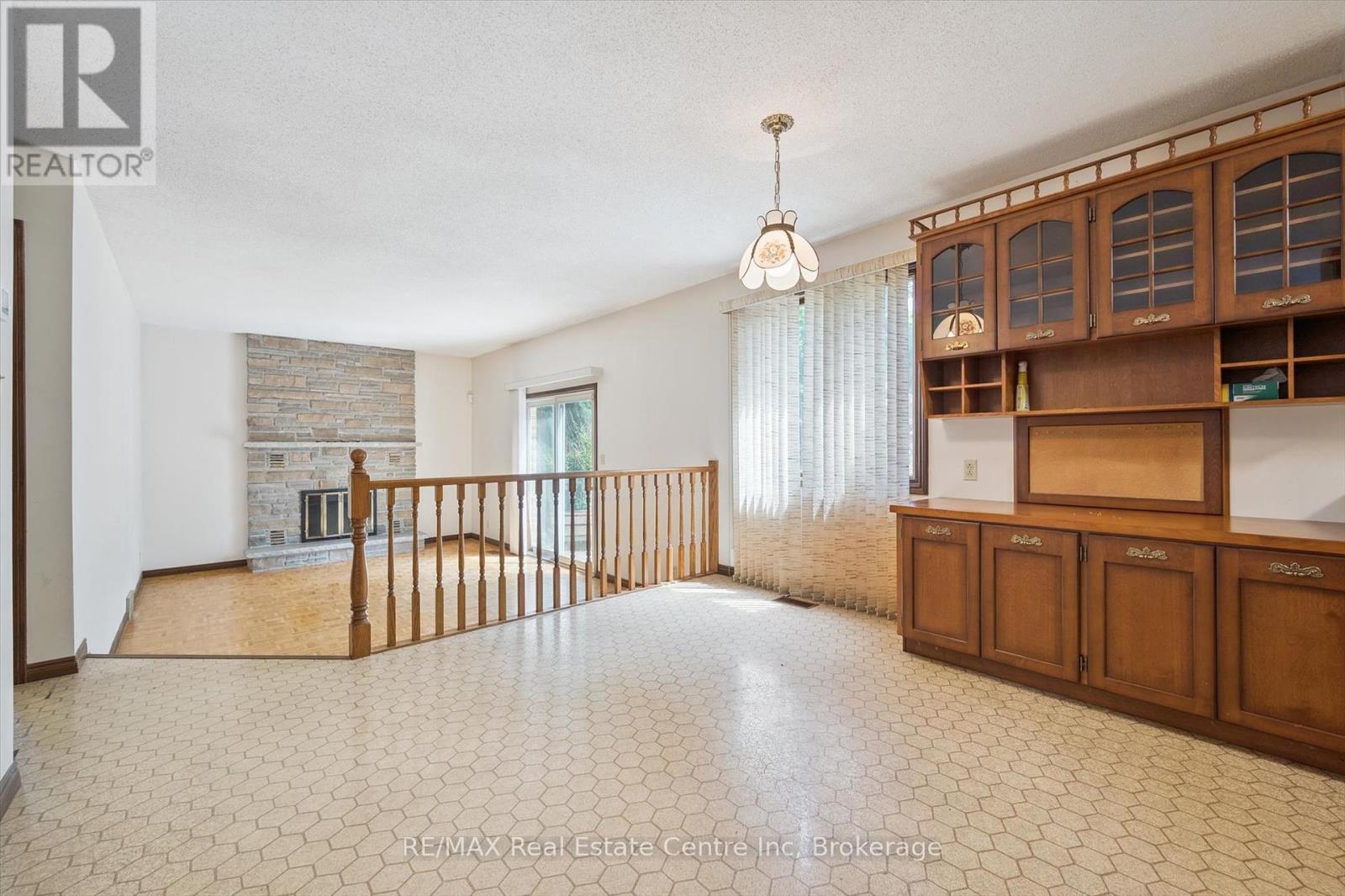 208 Ironwood Road E, Guelph, Ontario  N1G 3K3 - Photo 13 - X12252236