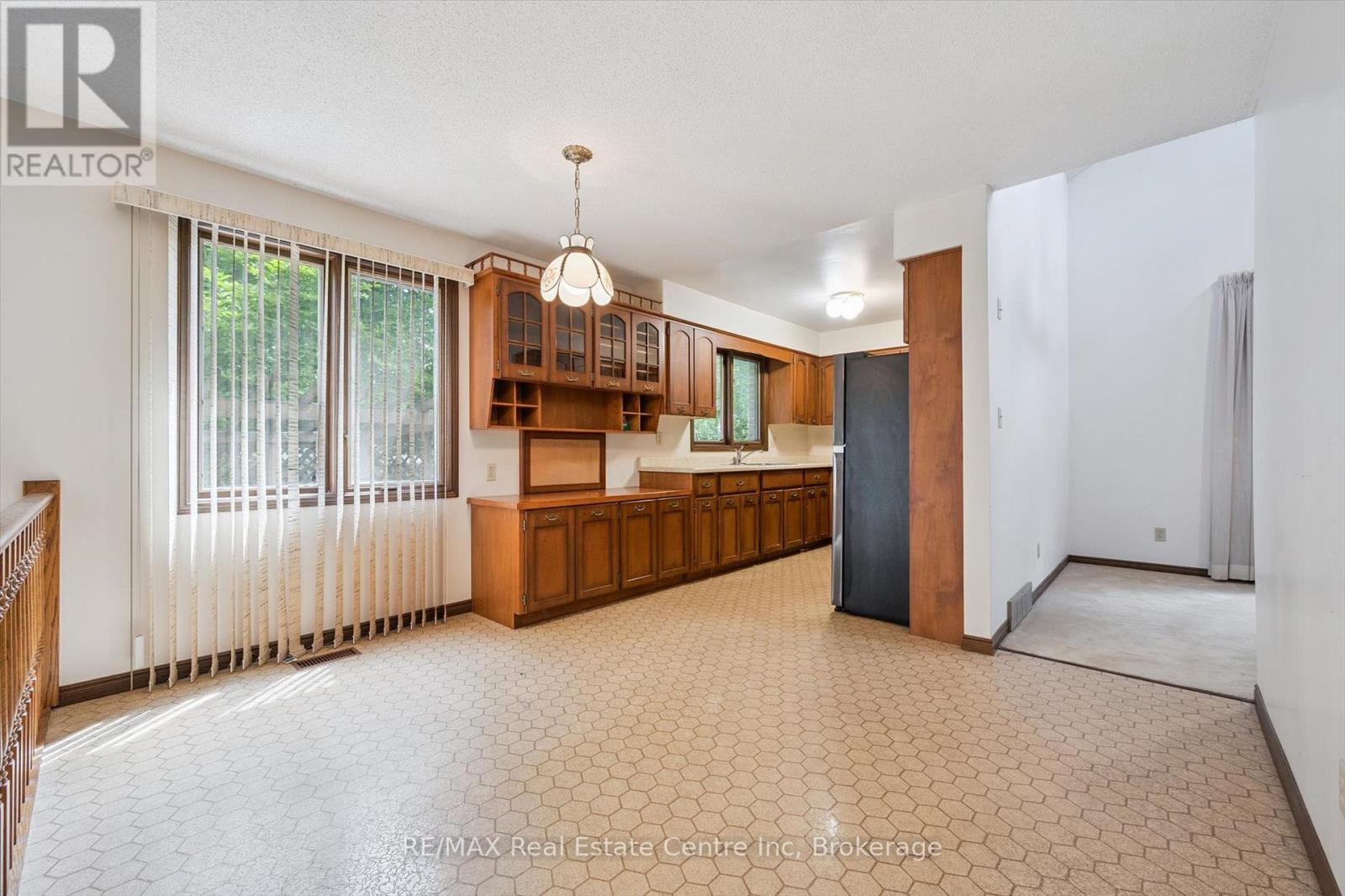208 Ironwood Road E, Guelph, Ontario  N1G 3K3 - Photo 14 - X12252236