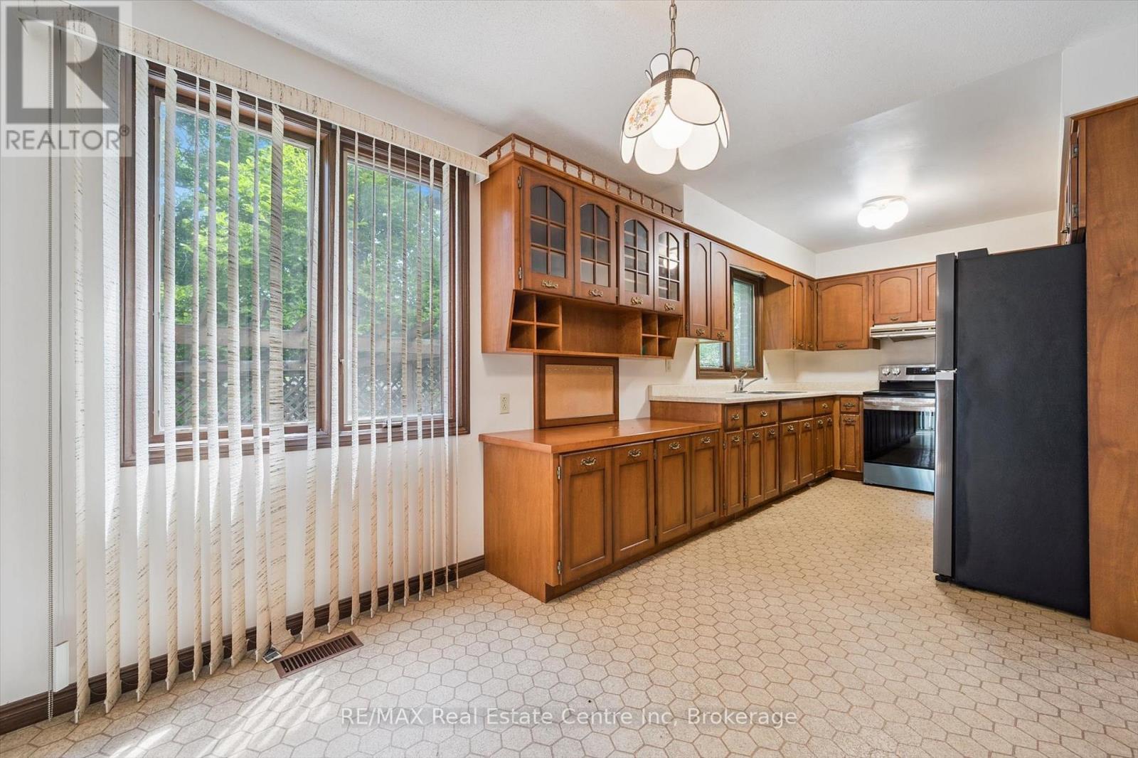 208 Ironwood Road E, Guelph, Ontario  N1G 3K3 - Photo 15 - X12252236