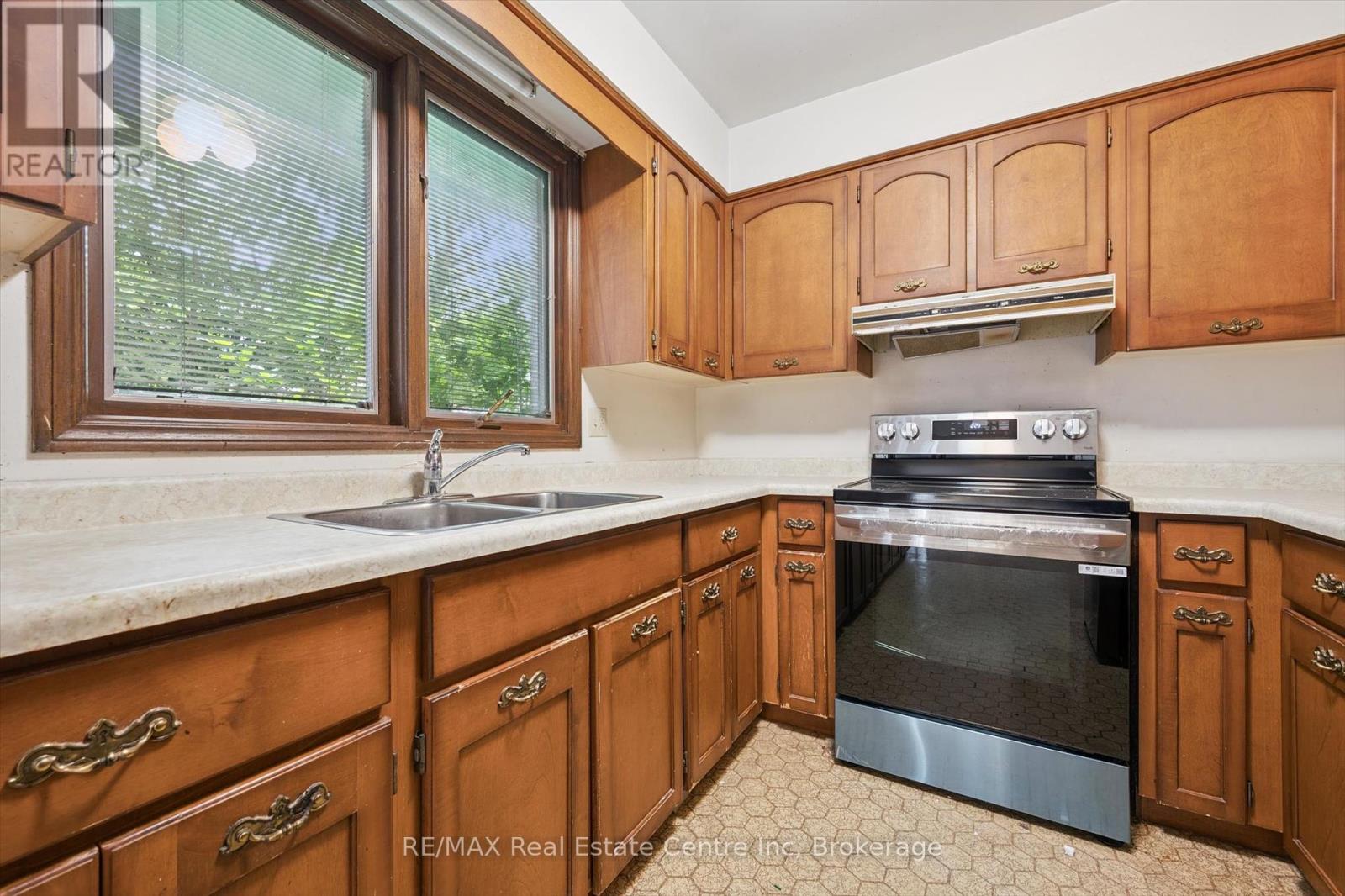 208 Ironwood Road E, Guelph, Ontario  N1G 3K3 - Photo 18 - X12252236