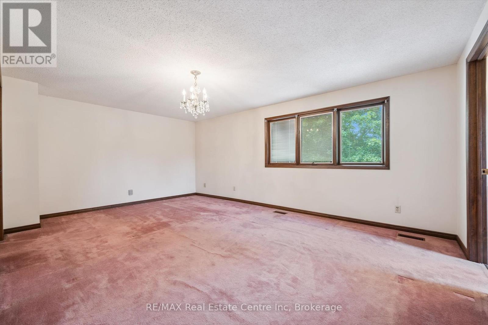 208 Ironwood Road E, Guelph, Ontario  N1G 3K3 - Photo 24 - X12252236