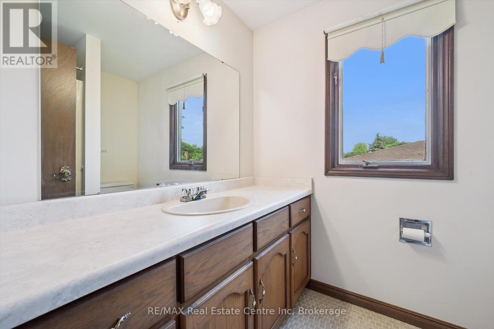 208 Ironwood Road E, Guelph, Ontario  N1G 3K3 - Photo 26 - X12252236
