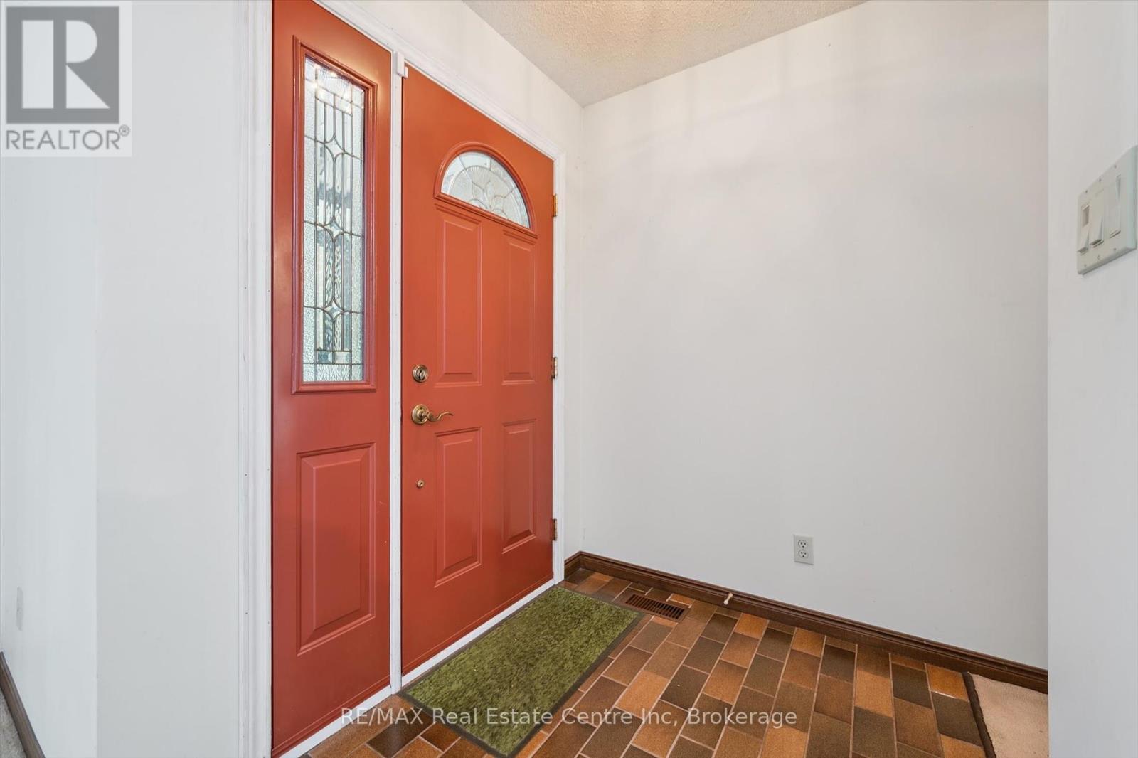 208 Ironwood Road E, Guelph, Ontario  N1G 3K3 - Photo 7 - X12252236