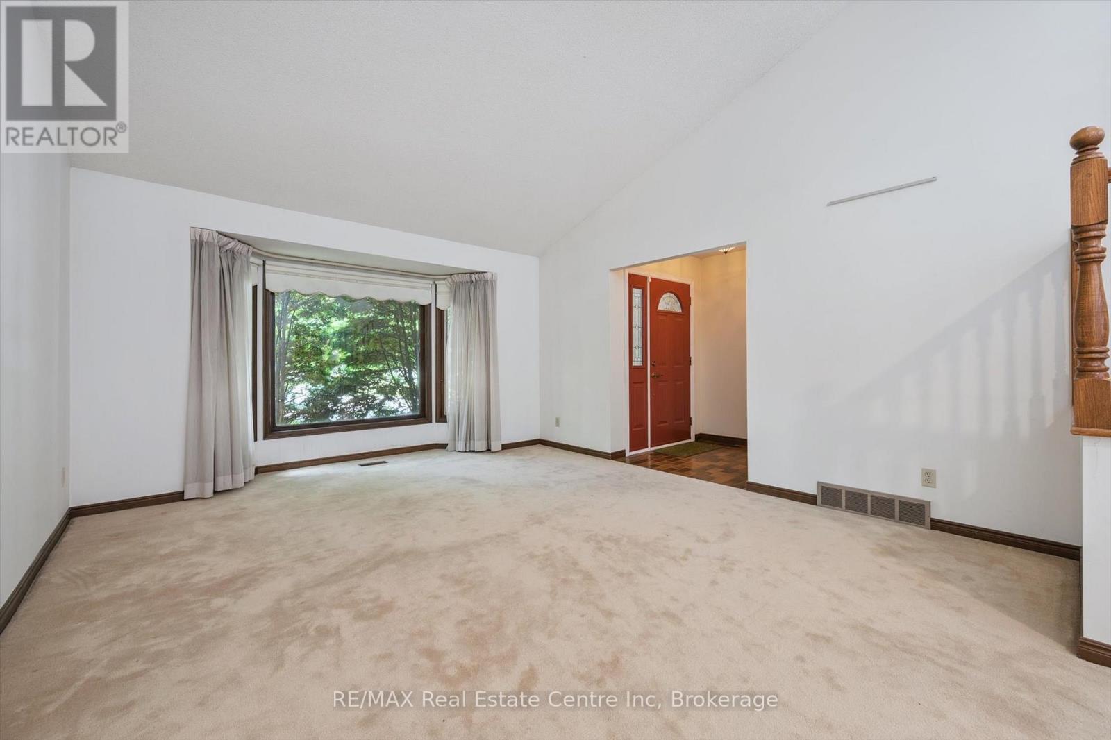 208 Ironwood Road E, Guelph, Ontario  N1G 3K3 - Photo 8 - X12252236