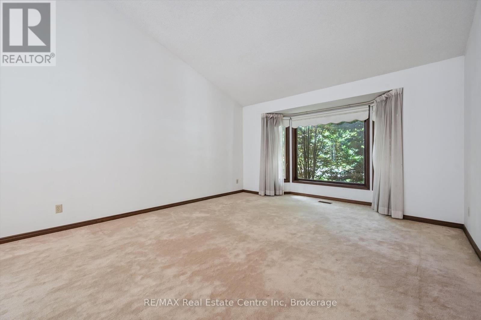 208 Ironwood Road E, Guelph, Ontario  N1G 3K3 - Photo 9 - X12252236