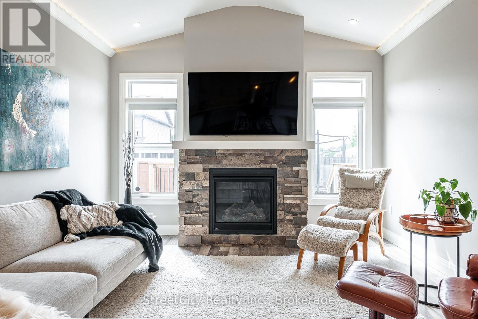 3 Orr Street, Stratford, Ontario  N5A 0C6 - Photo 5 - X12252692