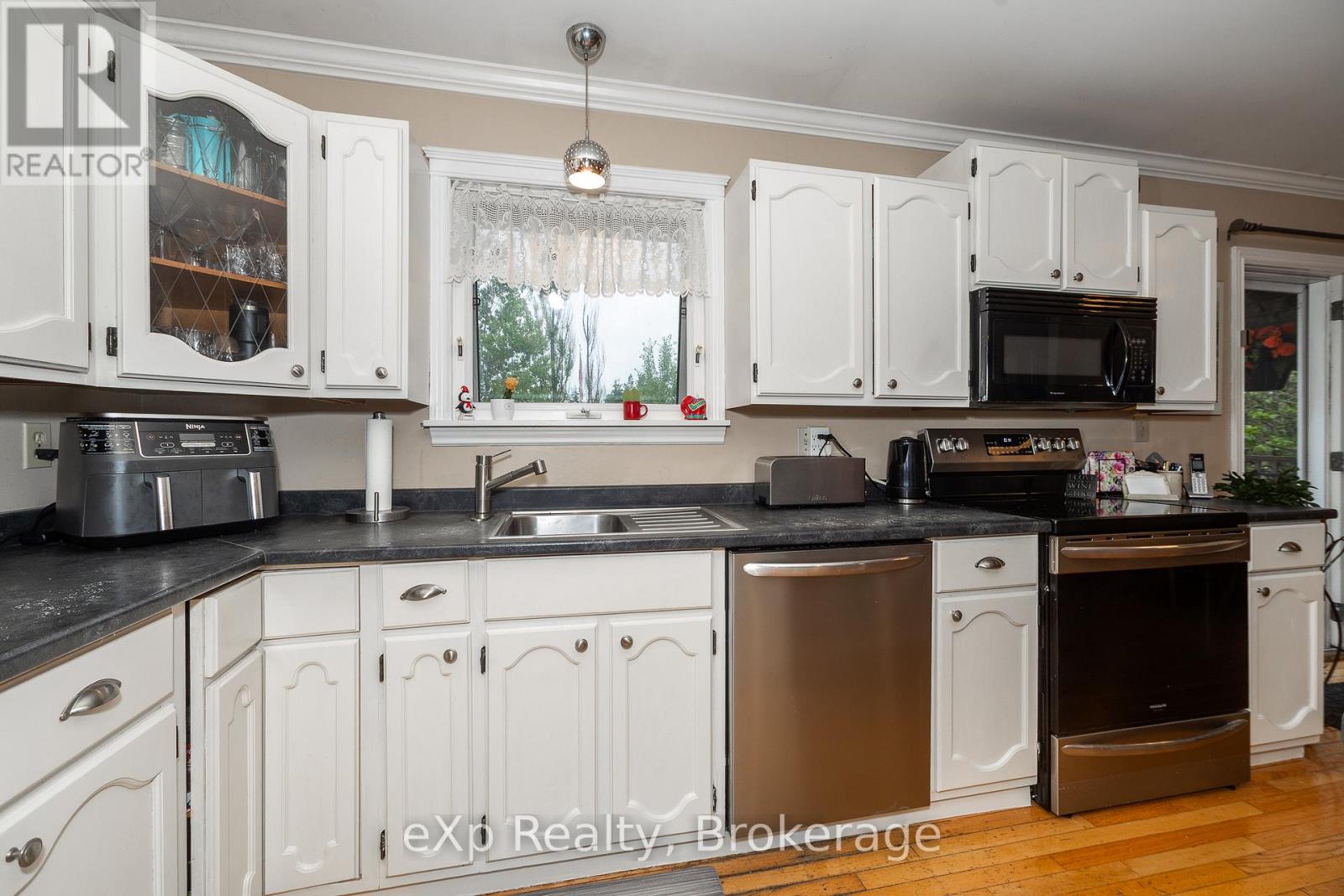 389 Park Street, Georgian Bluffs, Ontario  N4K 6V5 - Photo 10 - X12253253