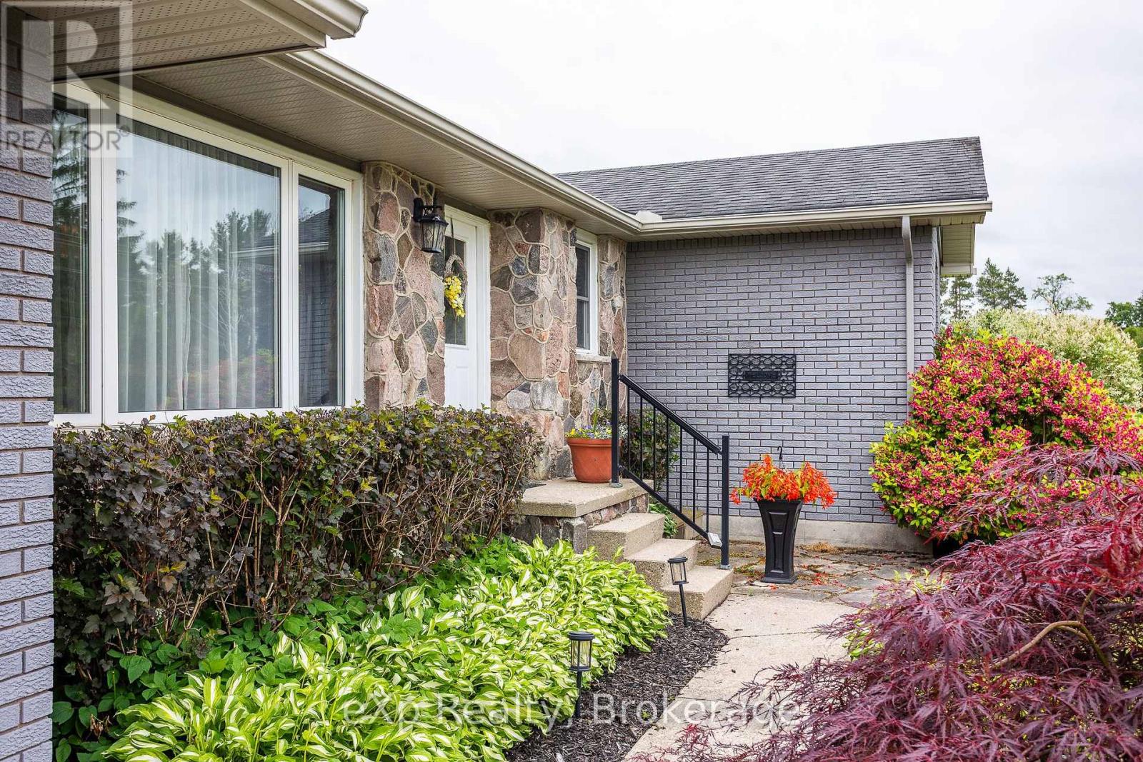 389 Park Street, Georgian Bluffs, Ontario  N4K 6V5 - Photo 2 - X12253253