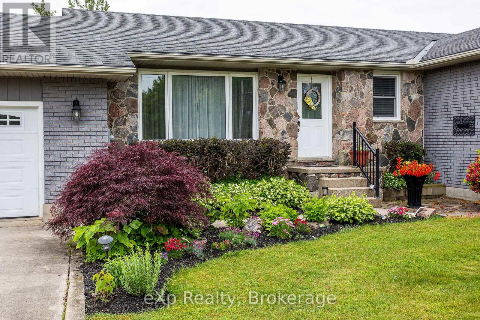 389 Park Street, Georgian Bluffs, Ontario  N4K 6V5 - Photo 4 - X12253253