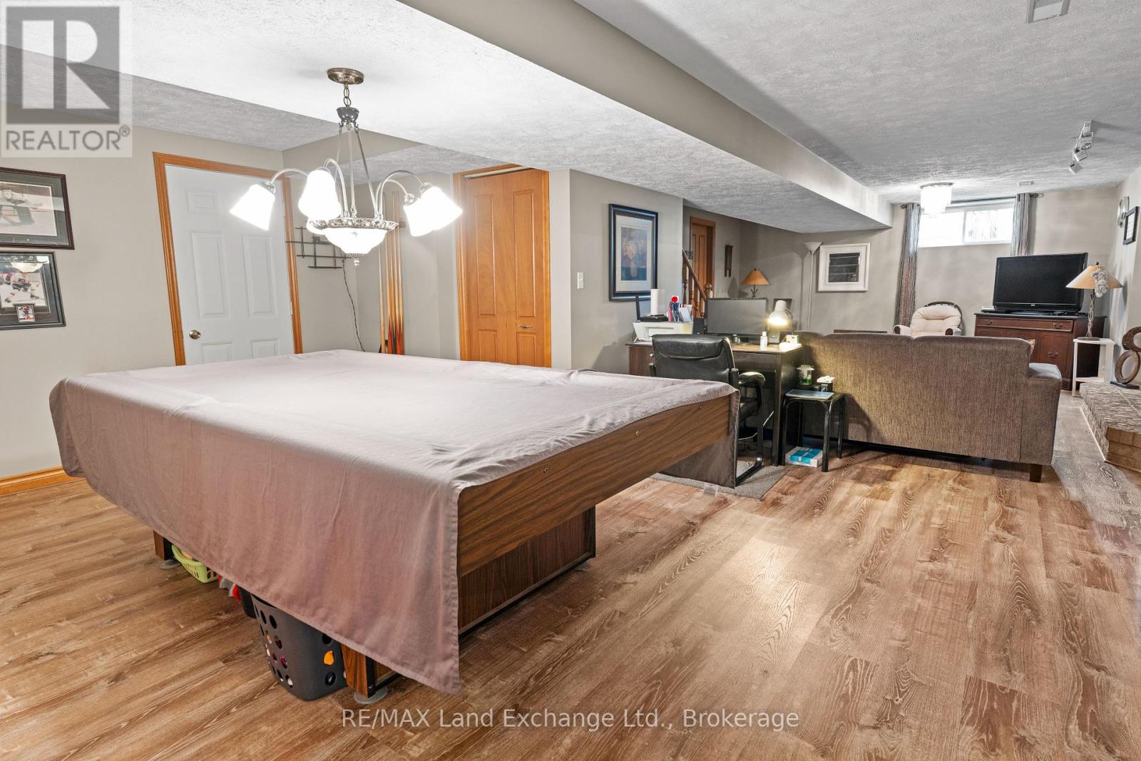 806 Bricker Street, Saugeen Shores, Ontario  N0H 2C4 - Photo 36 - X12253836