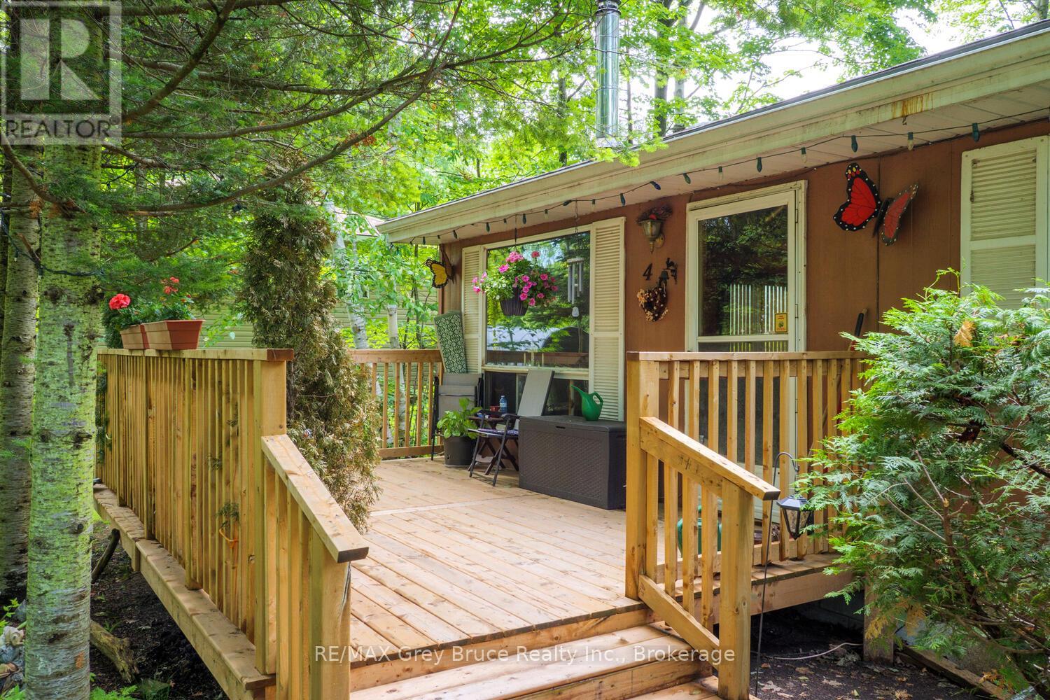 46 Rolling Hills Drive, South Bruce Peninsula, Ontario  N0H 2T0 - Photo 11 - X12253872