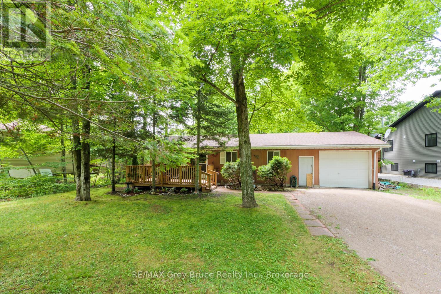 46 Rolling Hills Drive, South Bruce Peninsula, Ontario  N0H 2T0 - Photo 6 - X12253872