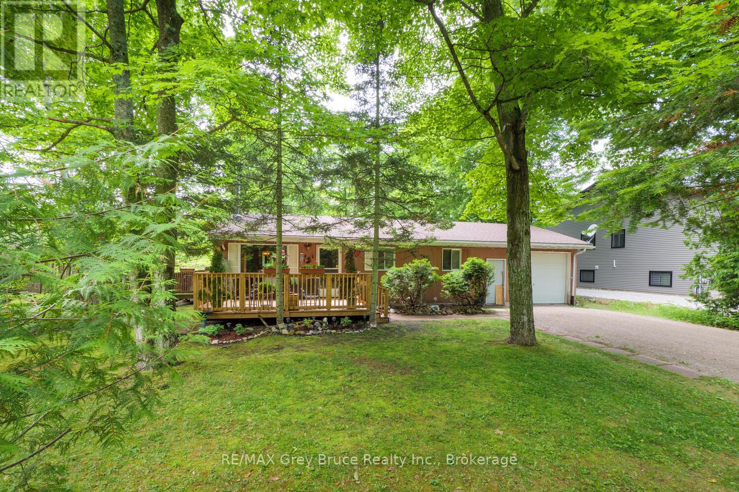 46 Rolling Hills Drive, South Bruce Peninsula, Ontario  N0H 2T0 - Photo 7 - X12253872