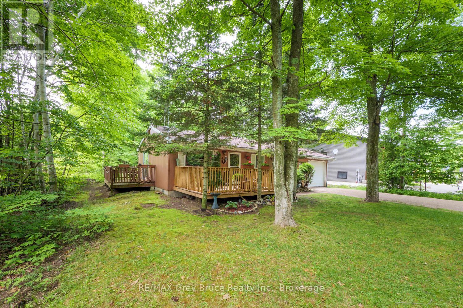 46 Rolling Hills Drive, South Bruce Peninsula, Ontario  N0H 2T0 - Photo 8 - X12253872