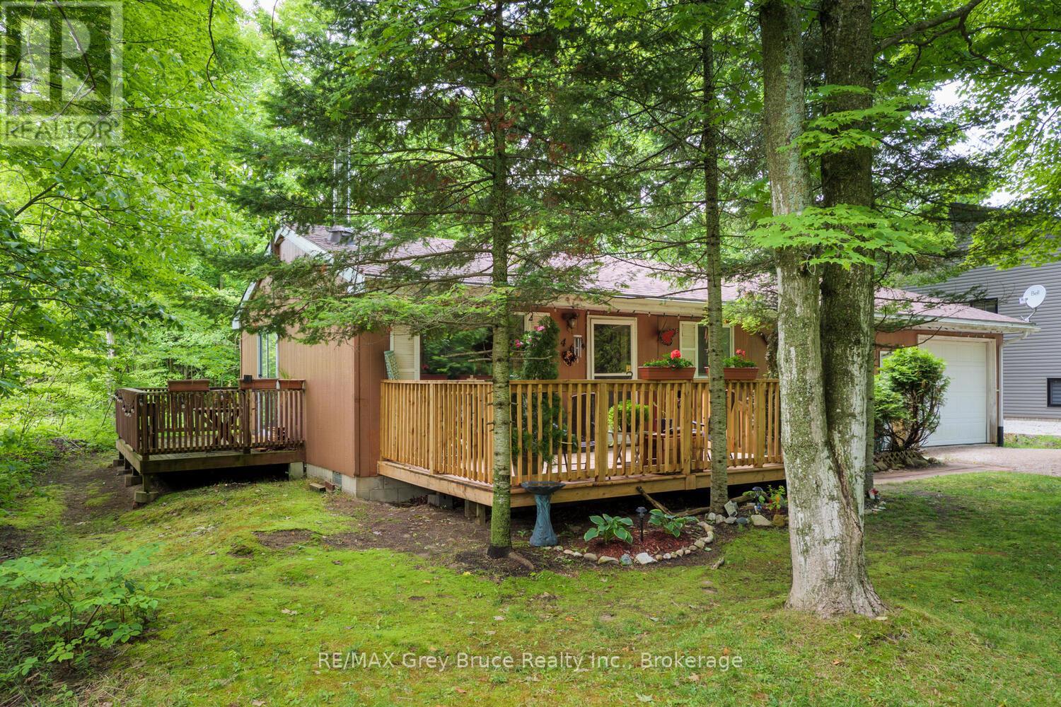 46 Rolling Hills Drive, South Bruce Peninsula, Ontario  N0H 2T0 - Photo 9 - X12253872