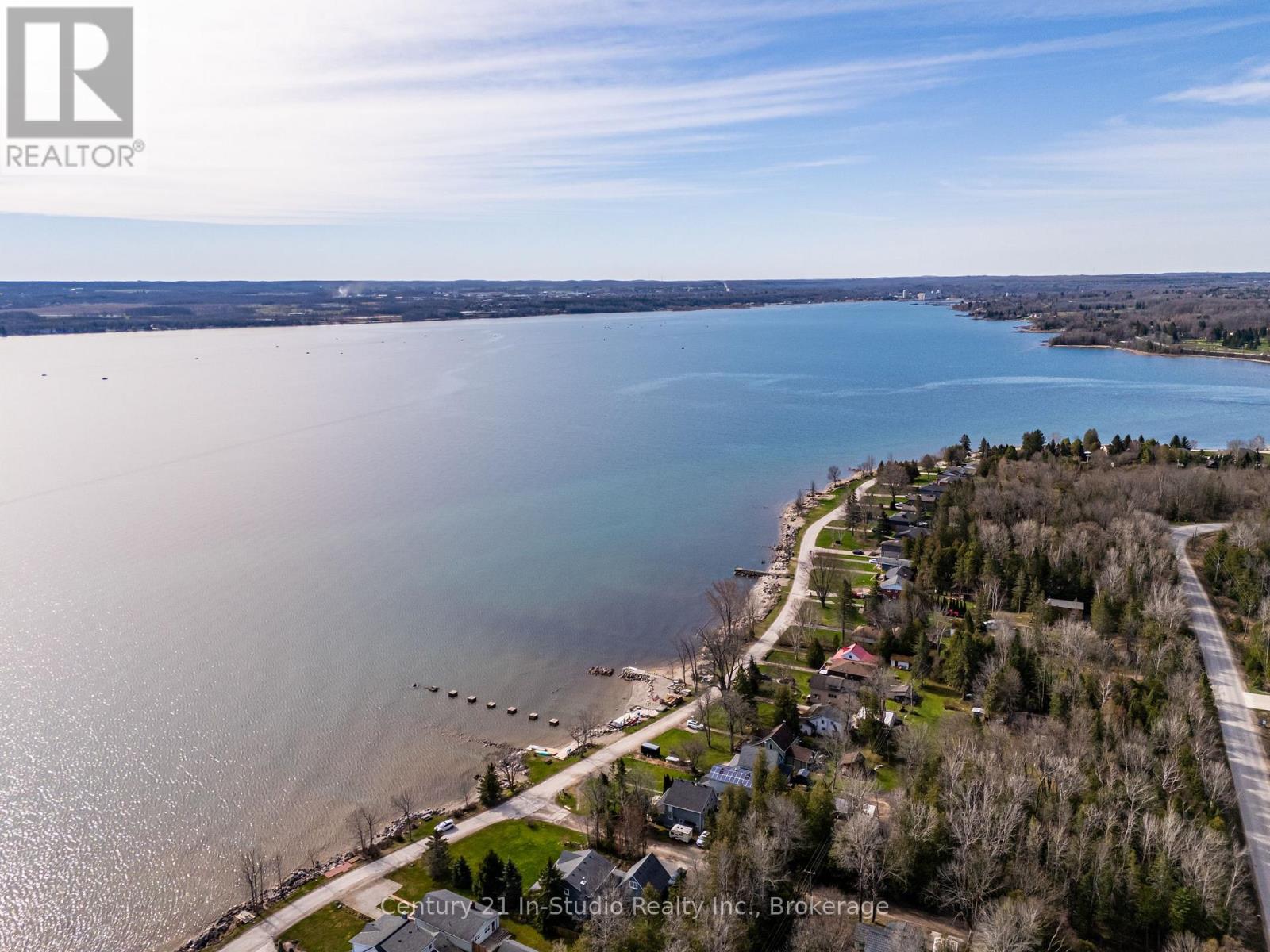106 Washington Avenue, Georgian Bluffs, Ontario  N4K 5N4 - Photo 8 - X12253880