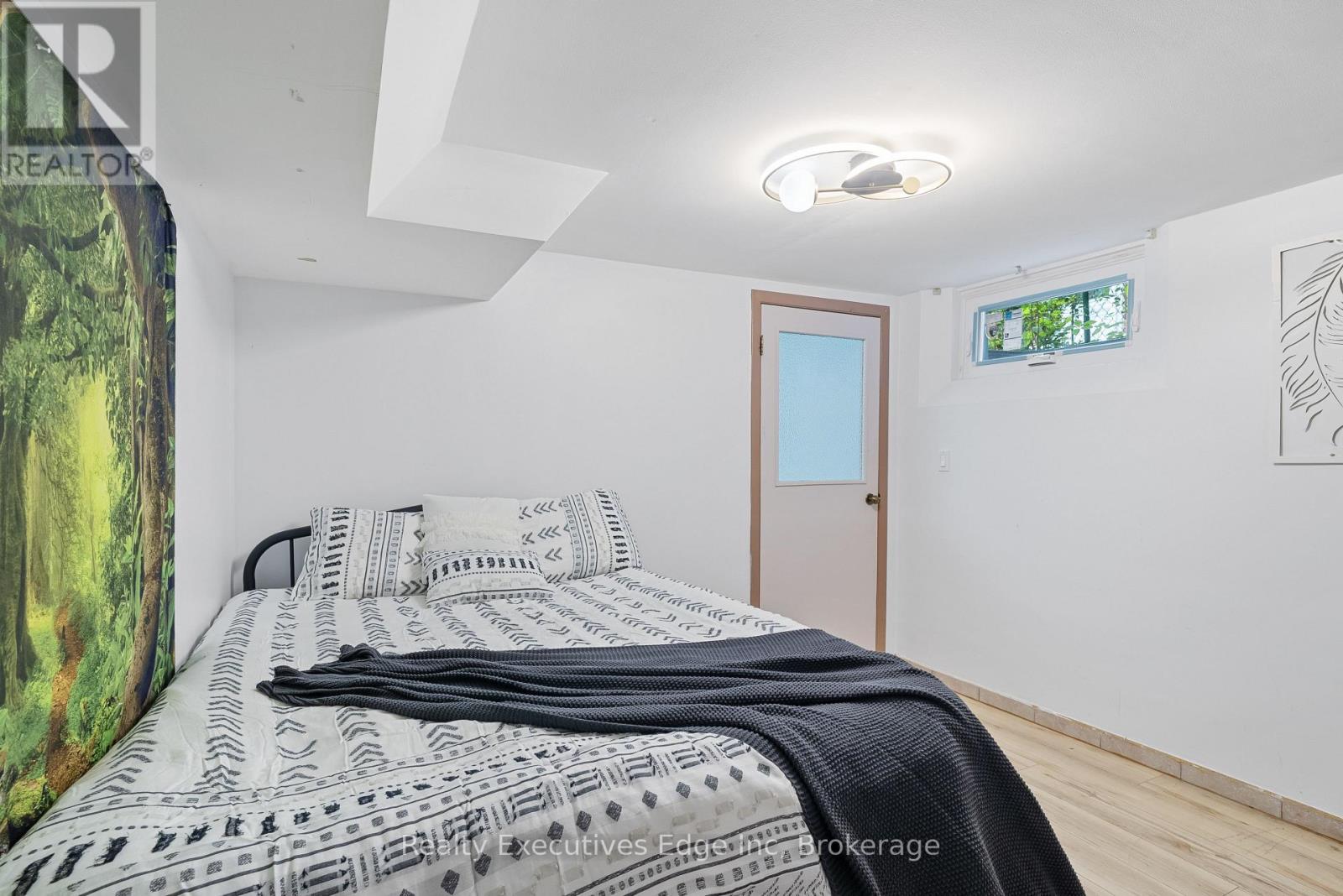 309 Southill Drive, Kitchener, Ontario  N2A 2R2 - Photo 25 - X12254243